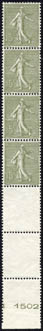Tenant � deux timbres sans impression